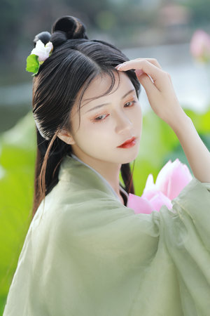 被女同桌绑着玩我的下面