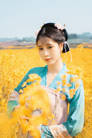 紧身皮裤翘臀美女视频