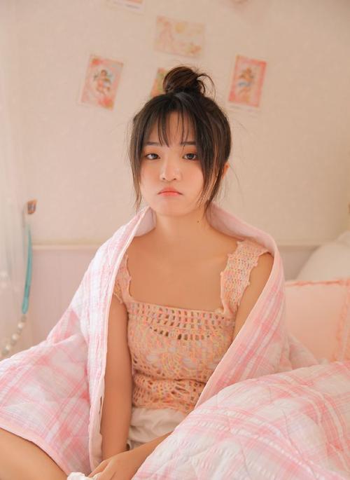 女儿装睡让父亲搞爽了