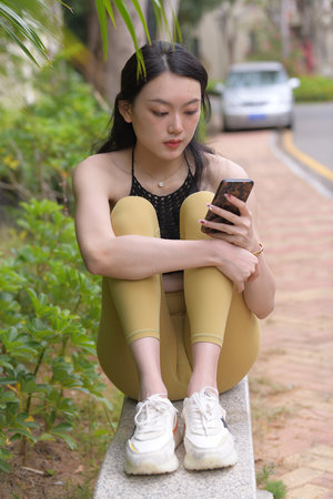 撕开她的乳罩揉摸插骚叫床